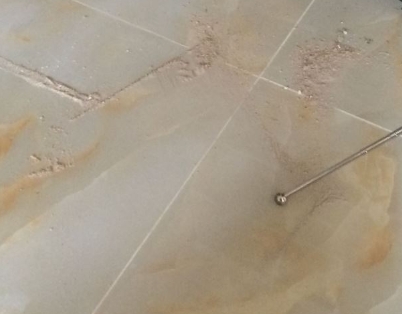 荥阳瓷砖空鼓维修公司分享粘合剂选择不当在瓷砖铺贴过程中可能导致以下问题