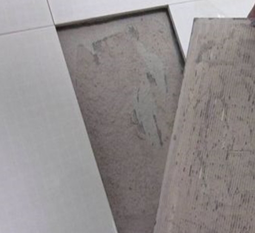 荥阳瓷砖空鼓维修公司分享瓷砖铺贴时如果打浆（即涂抹在瓷砖背面和基层上的砂浆或瓷砖胶）过少，会带来以下问题